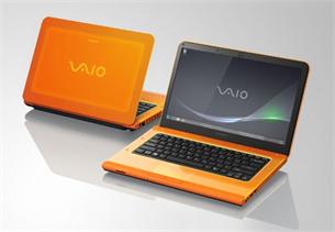 VAIO CA3S1E/D 14/i32330M/4G/500/DVD/ATI/7HP oranž VPCCA3S1E/D.CEZ