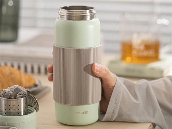 BUYDEEM Termoska so sitkom na čaj 400 ml, model CD1011, farba útulná zelená CD1011-CG