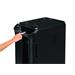 FELLOWES skartovač AutoMax 600 M/ křížový řez 2x12 mm/ objem koše 83 l/ stupeň utajení typ 3 - tajné/ černý felsham600m