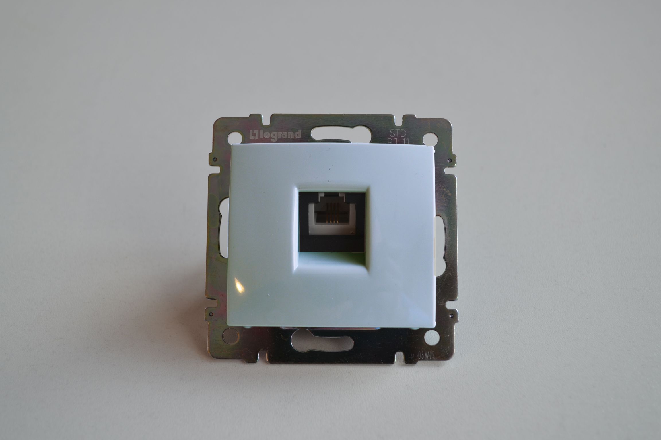 VALENA bílá zásuvka 1 x RJ45 utp cat5e 774238