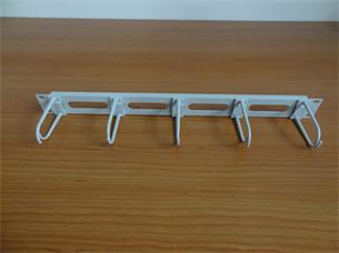 19 vyvazovací panel 1U,5xháček velký zacvak.pro čtver.otvor9x9,ovál.díryRAL9005 RAB-VP-X16-A1