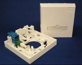 3M FTTH 8686 zásuvka na omítku pro optiku, až 4x SC, vč. záslepek 3M-XS-0038-0066-0