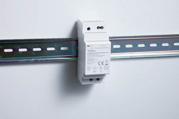 DIGITUS 12V / 2A / 24W Stupňovitý napájecí zdroj na DIN lištu (tenký, třída II) DN-PWR-SST-2412
