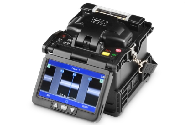 Digitus Přesné Fuzní spojovací zařízení je vybaveno 6 motory - 3 osovými úpravami, pro skleněná vlákna pro víc DN-FS-6-1