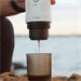 Outin Nano Prenosný espresso kávovar, farba perleťovo biela OTEM-01-PW