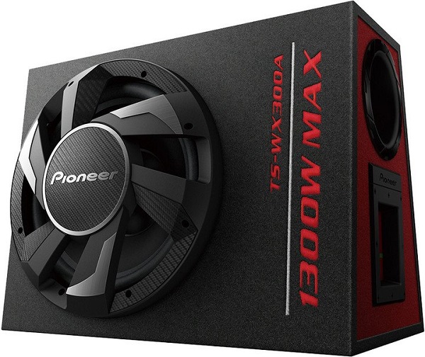 Pioneer TS-WX300A 30cm aktivní subwoofer do auta s vestavěným zesilovačem třídy D a jednoduchou hlasovou cívkou. (1300W